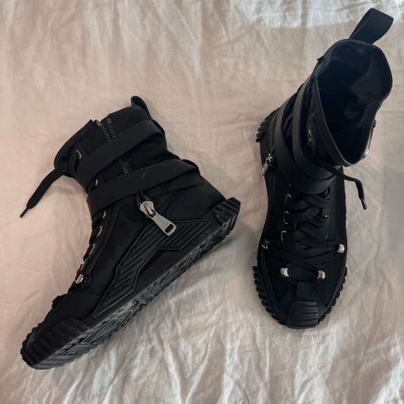 Gently worn black color Dolce&Gabbana boots size 38,5 - Picture 2 of 6